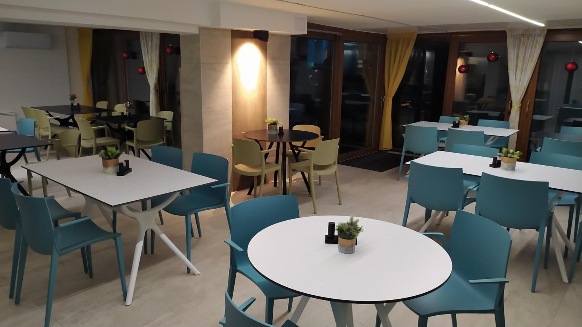 La Vita Premium Panzio Gyula Bagian luar foto